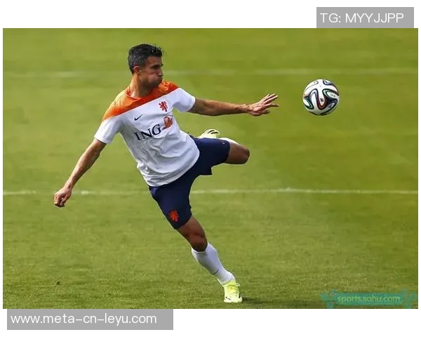 范佩西:注重比赛风格与团队配合自然迎来胜利的信念 范佩西:注重比赛风格与团队配合自然迎来胜利的信念