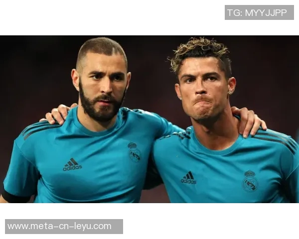 哈兰德分享与家人温馨合照感慨兄弟情深老大陪伴温暖心灵 哈兰德分享与家人温馨合照感慨兄弟情深老大陪伴温暖心灵