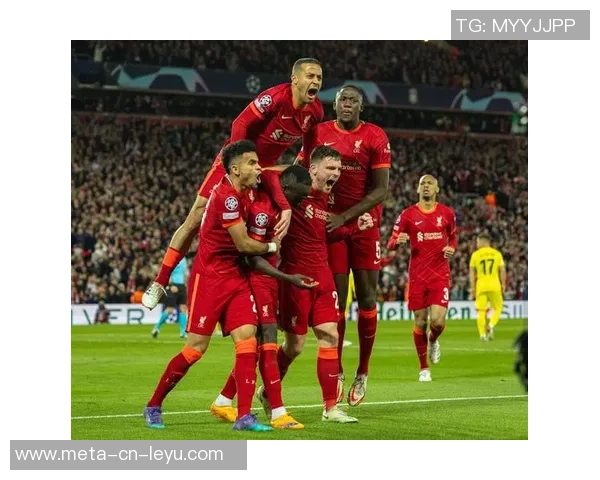 德里欧赛后高举欧冠MVP奖杯庆祝对利物浦的精彩表现与进球荣耀 德里欧赛后高举欧冠MVP奖杯庆祝对利物浦的精彩表现与进球荣耀